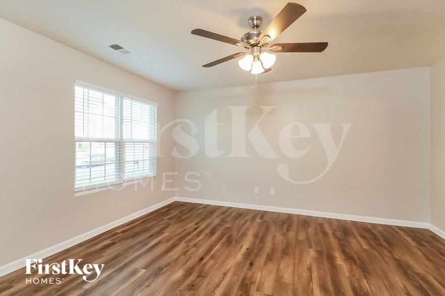 Building Photo - 7429 Hidden Creek Dr