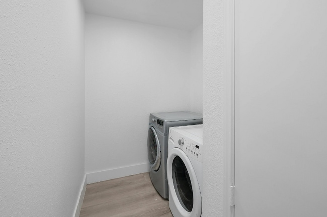 Building Photo - 12313 Limerick Ave