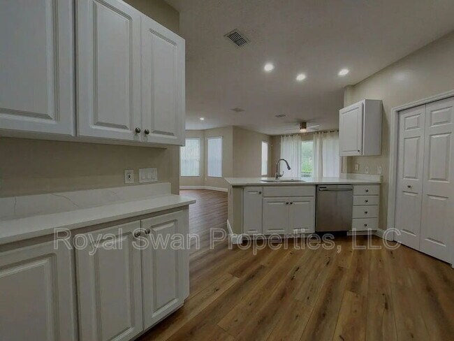 Building Photo - 611 Grasslands Village Cir