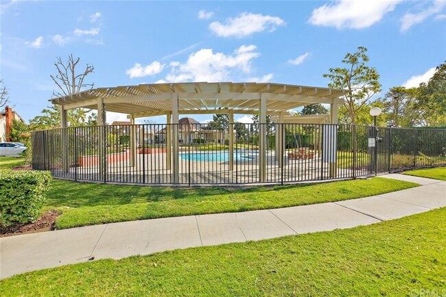 Building Photo - 1005 W Orangewood Ave