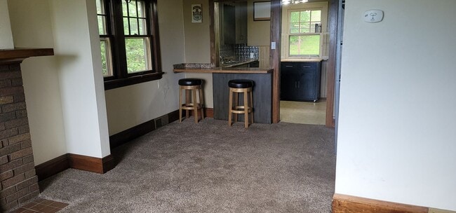 Building Photo - Duluth, MN - 4 bedroom - 2 bathroom