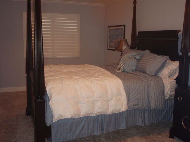 Building Photo - 3592 Lakefront Circle