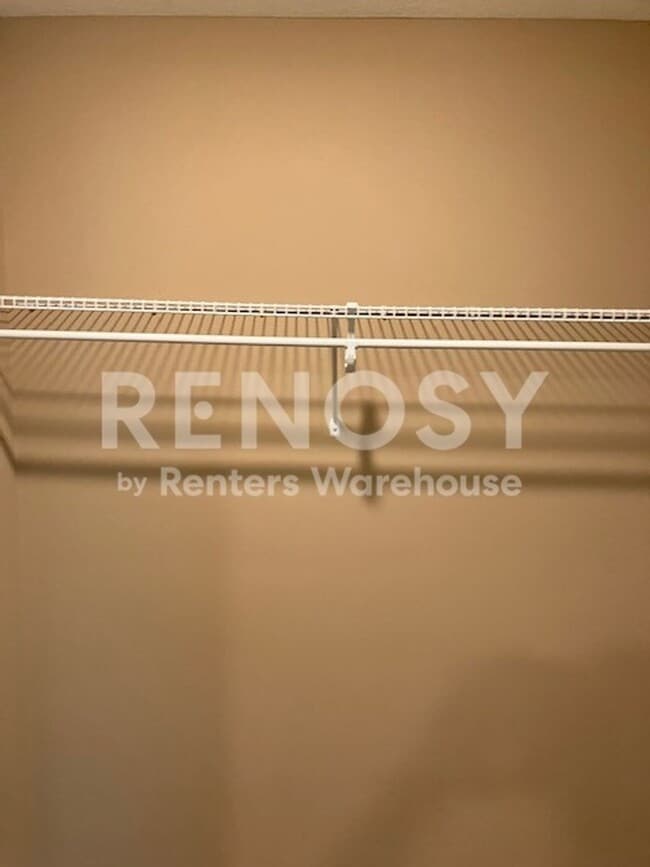 Building Photo - Available now - 1 Bedroom 1 Bath Condo in Golden Valley