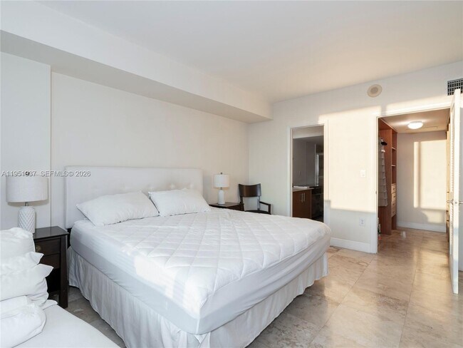 Building Photo - 10275 Collins Ave