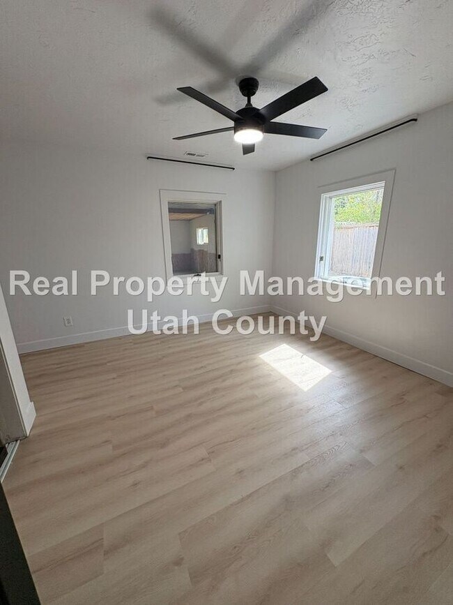Building Photo - 9580 N Cyn Rd