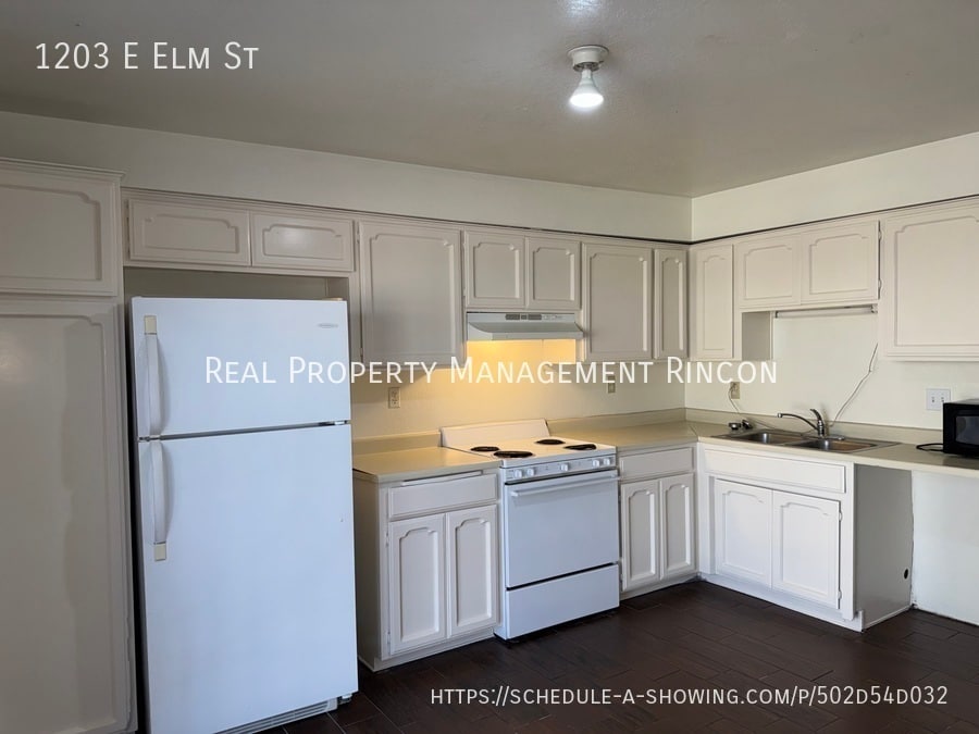 Building Photo - 1203 E Elm St