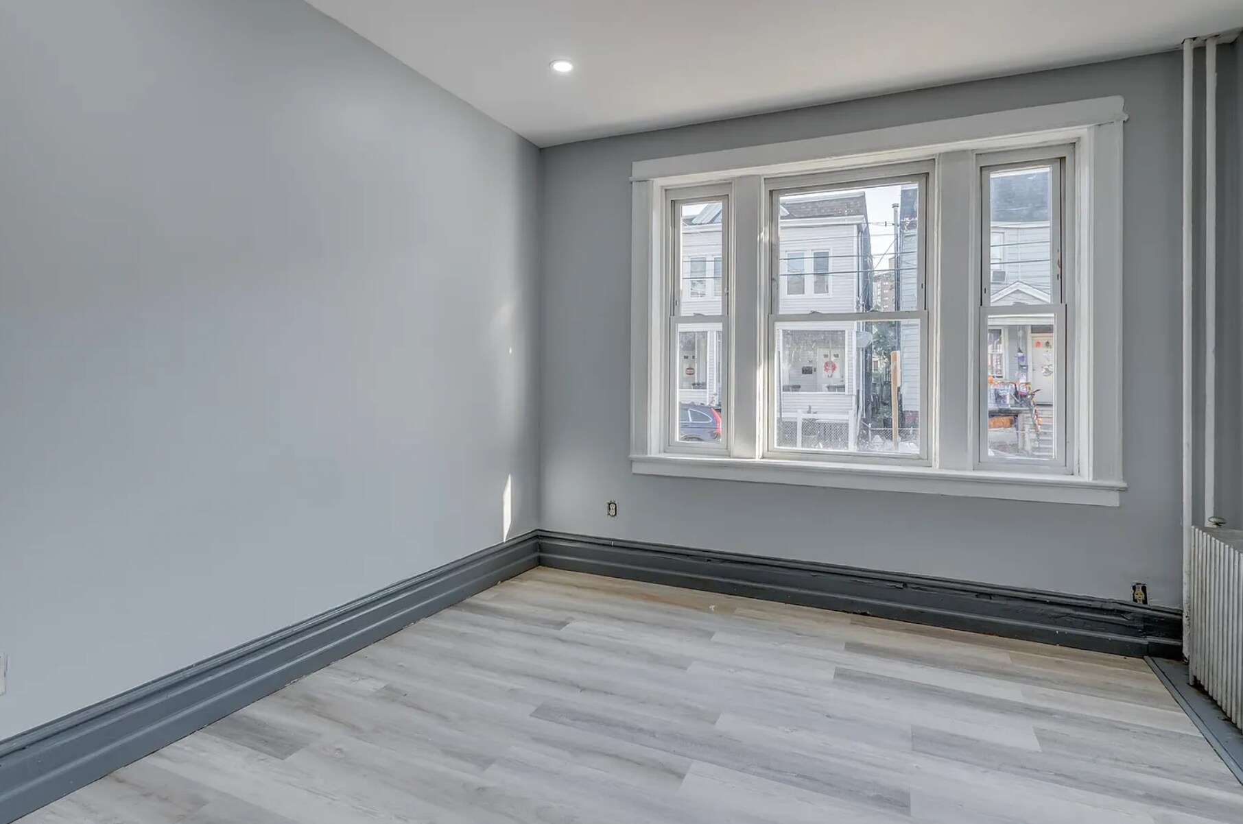 Master Bedroom - 25 Bartholdi Ave