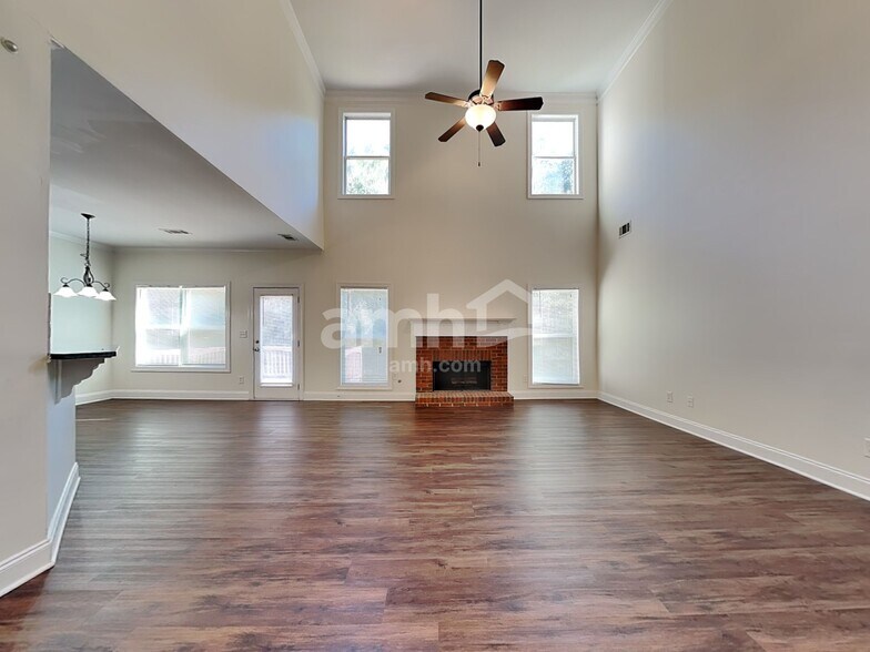 Building Photo - 483 Strawberry Walk