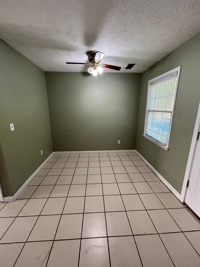 Building Photo - 2692 Callier Springs Rd SE