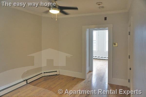 Building Photo - 27-29 Lambert St Unit #3R