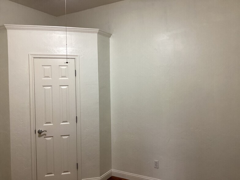 Building Photo - 17552 Zinc Dr