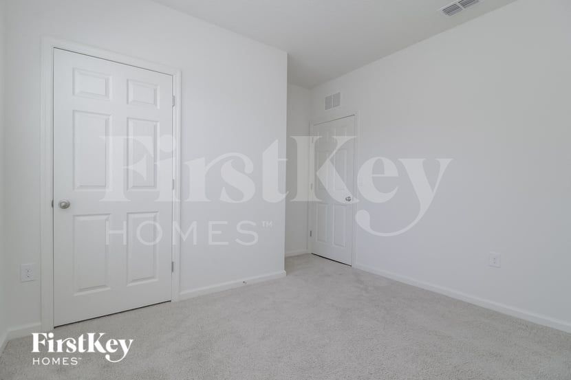 Building Photo - 893 Taluga Ave SE