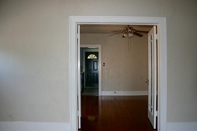 Building Photo - 412 W Polk St