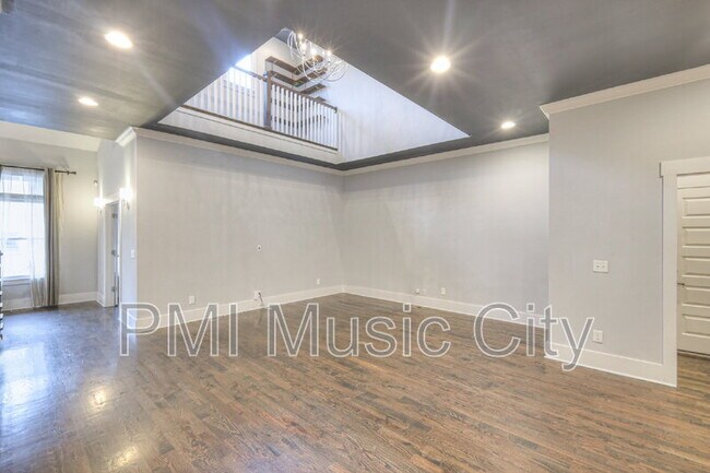 Building Photo - 1537B Battlefield Dr