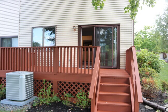 Building Photo - 17 Saxonney Cir