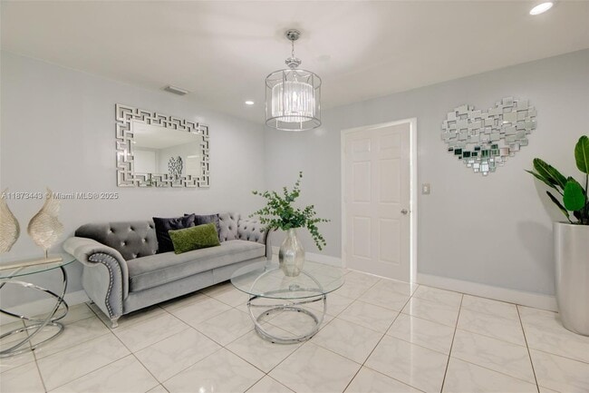 Building Photo - 1240 Peri St