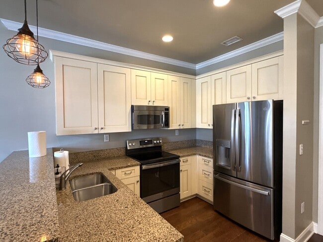 Building Photo - 230 S Tryon St