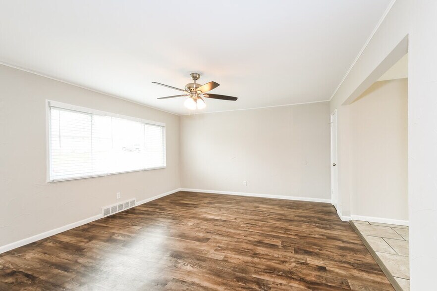 Building Photo - 1230 Acredale Dr
