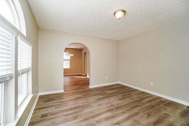 Building Photo - 283 Pinecrest Dr