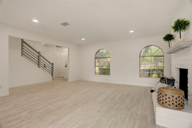 Building Photo - 7926 Windy Creek Dr