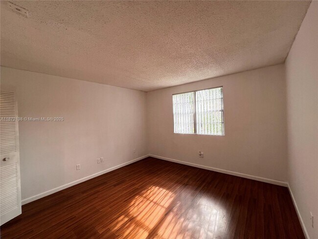 Building Photo - 1255 SW 46th Ave