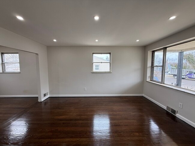 Building Photo - 36 Collins Ln