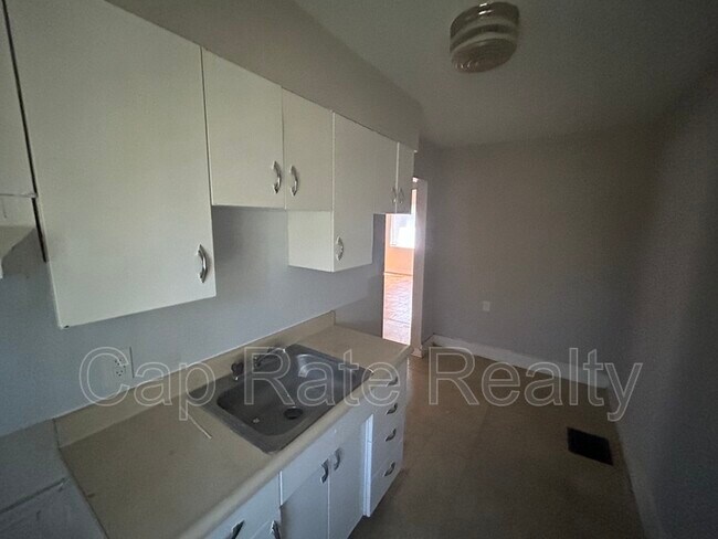 Building Photo - 107 N Hampton Rd