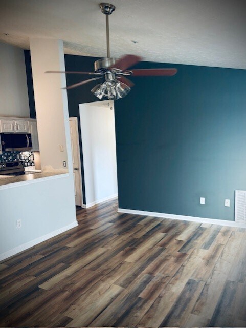 Building Photo - 743 Deering Rd