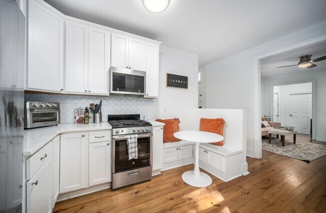 Building Photo - 13 Marion St