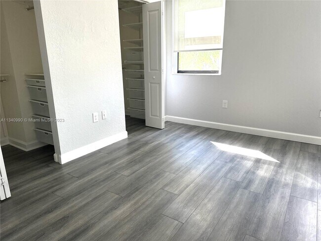 Building Photo - 246 NE 208th Ter