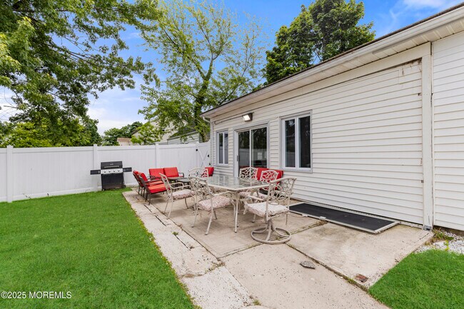 Building Photo - 297 Highland Ave