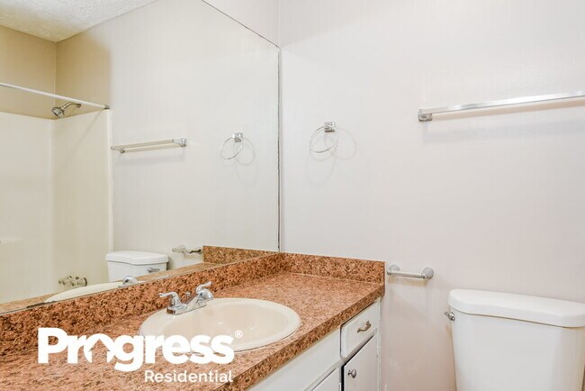 Building Photo - 5162 Pineland Pl