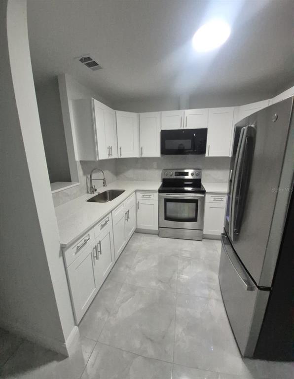 Building Photo - 7128 Oakwood Dr