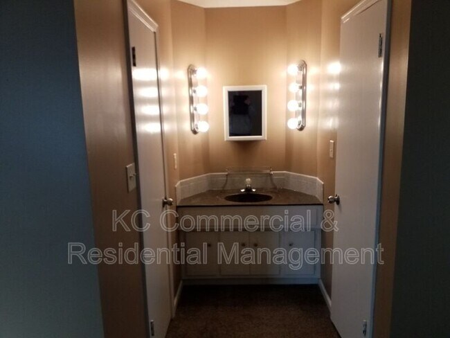 Building Photo - 10013 N Harrison Dr