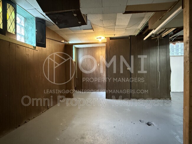 Building Photo - 19361 Moenart St
