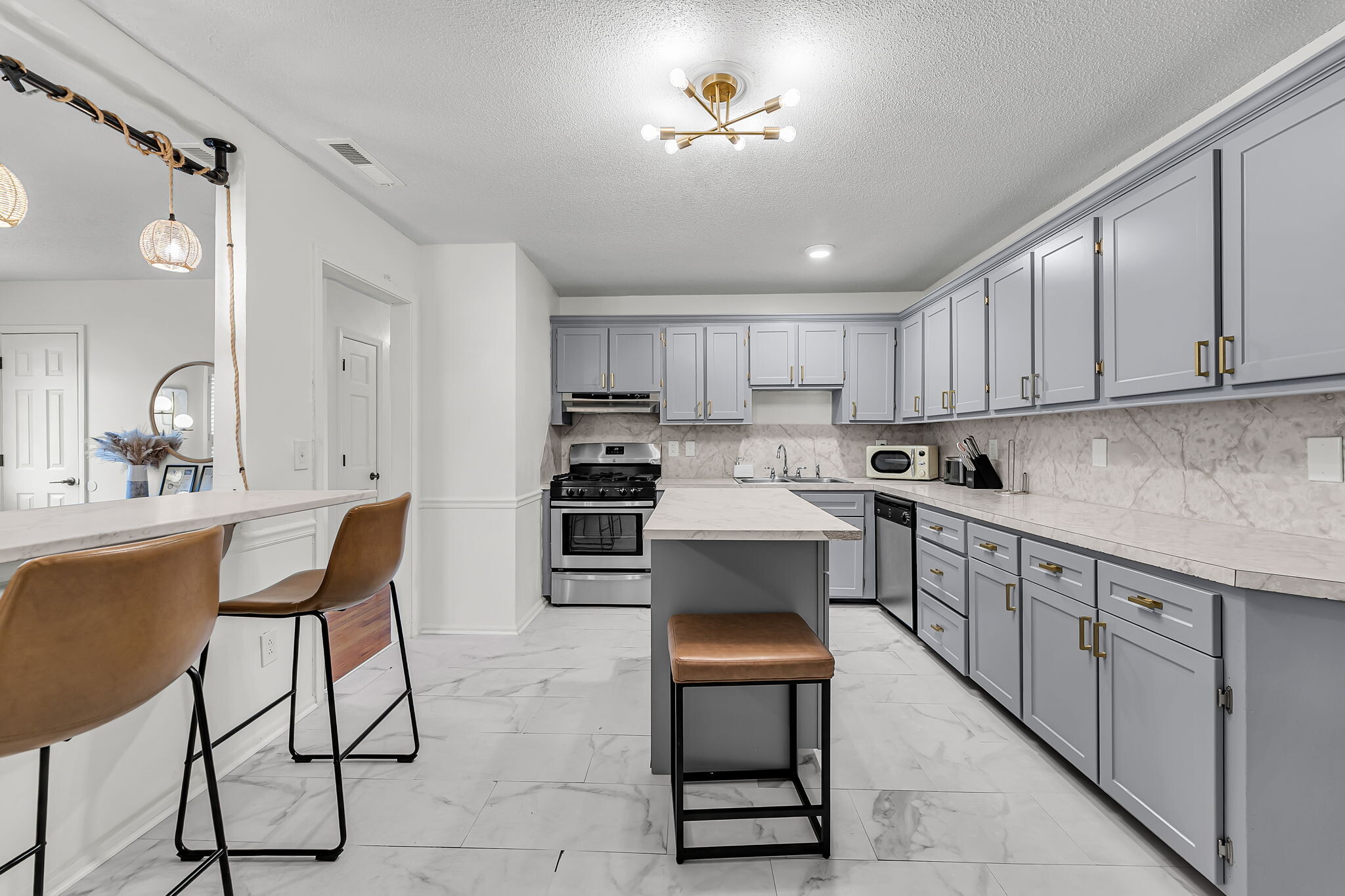 Building Photo - 1417 Rainbow Rd