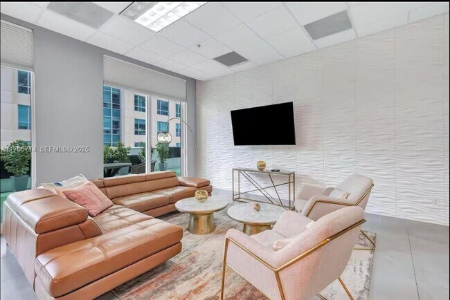 Building Photo - 1200 Brickell Bay Dr