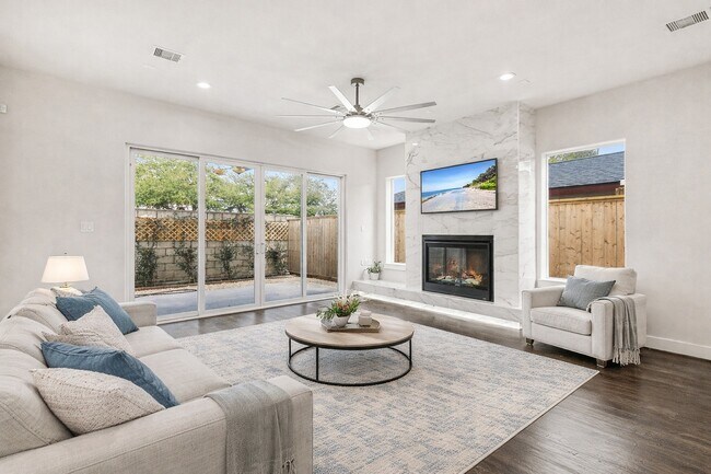 Building Photo - 111 E 33rd St