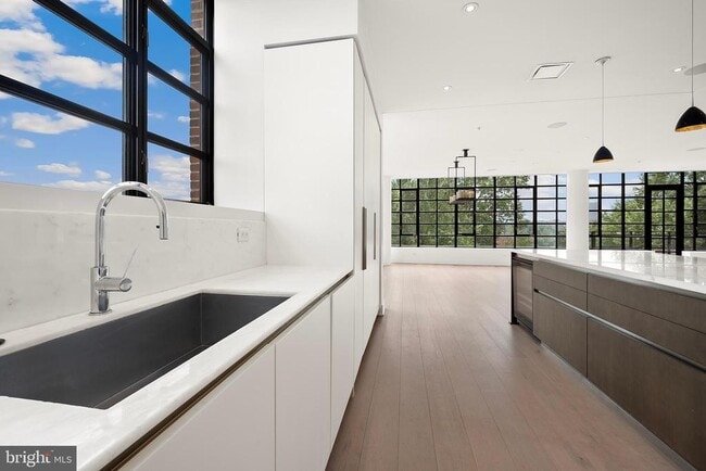 Building Photo - 1055 Wisconsin Ave NW