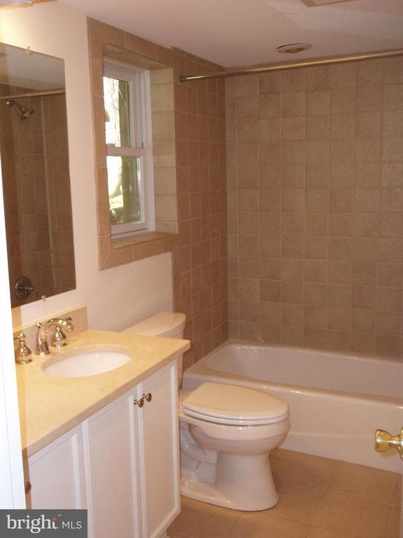 Building Photo - 9912 Dickens Ave