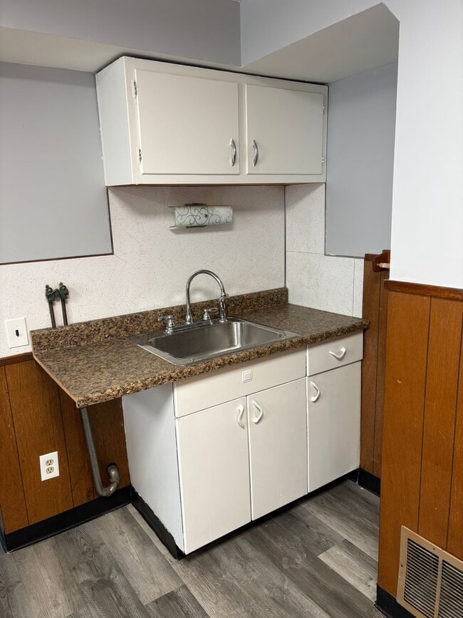 Building Photo - 26 James St