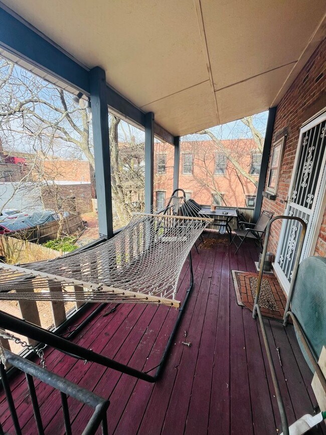 Building Photo - 366 Hamilton St