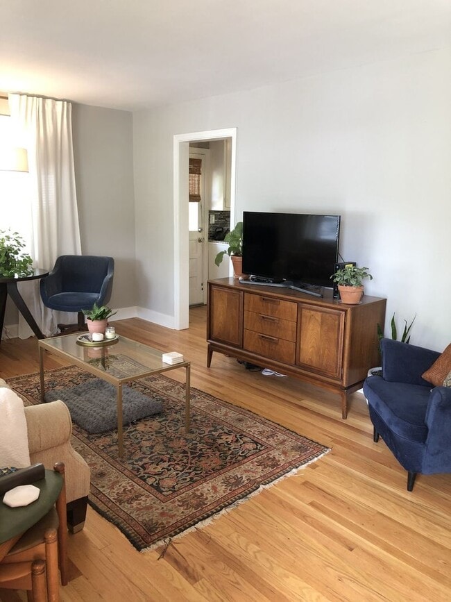Building Photo - **UPDATED 3-BEDROOM DUPLEX WITH ATTACHED G...