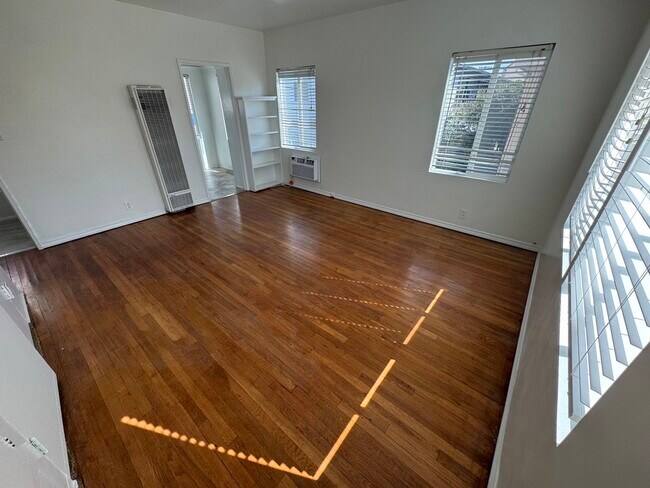 Building Photo - 9217 Alcott St