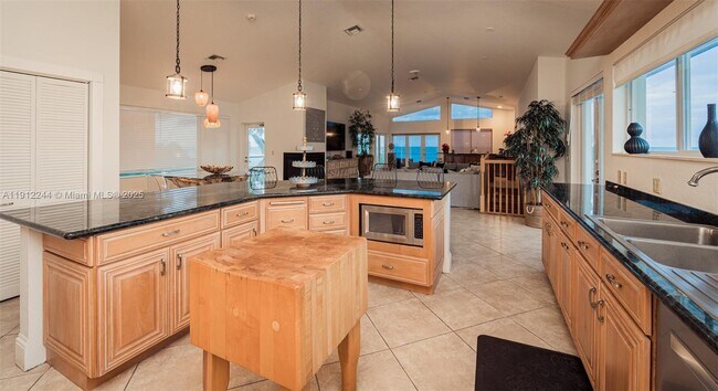 Building Photo - 302 Balboa St