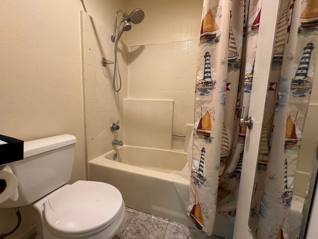 Building Photo - 2bd/2.5ba two car garage townhouse in Coro...
