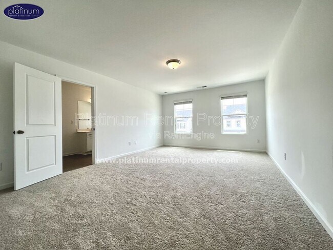 Building Photo - 5770 Thornton Dr