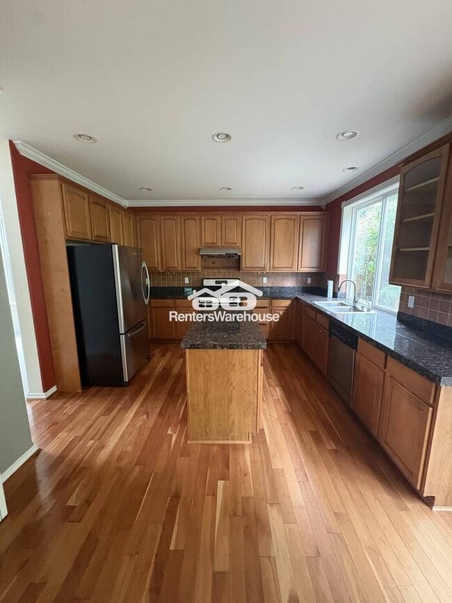 Building Photo - 4 Bedroom Maple Valley Home with a Bonus Room!