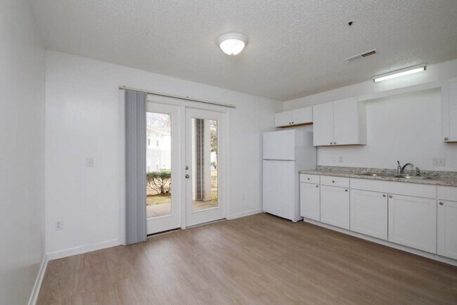 Building Photo - Two Bedroom Apartment