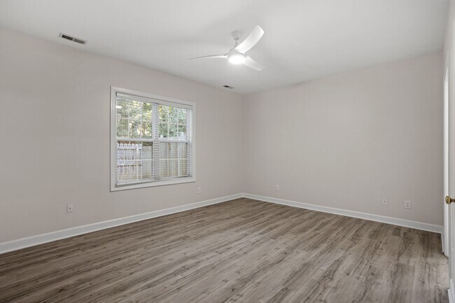 Building Photo - 3301 Philmont Dr